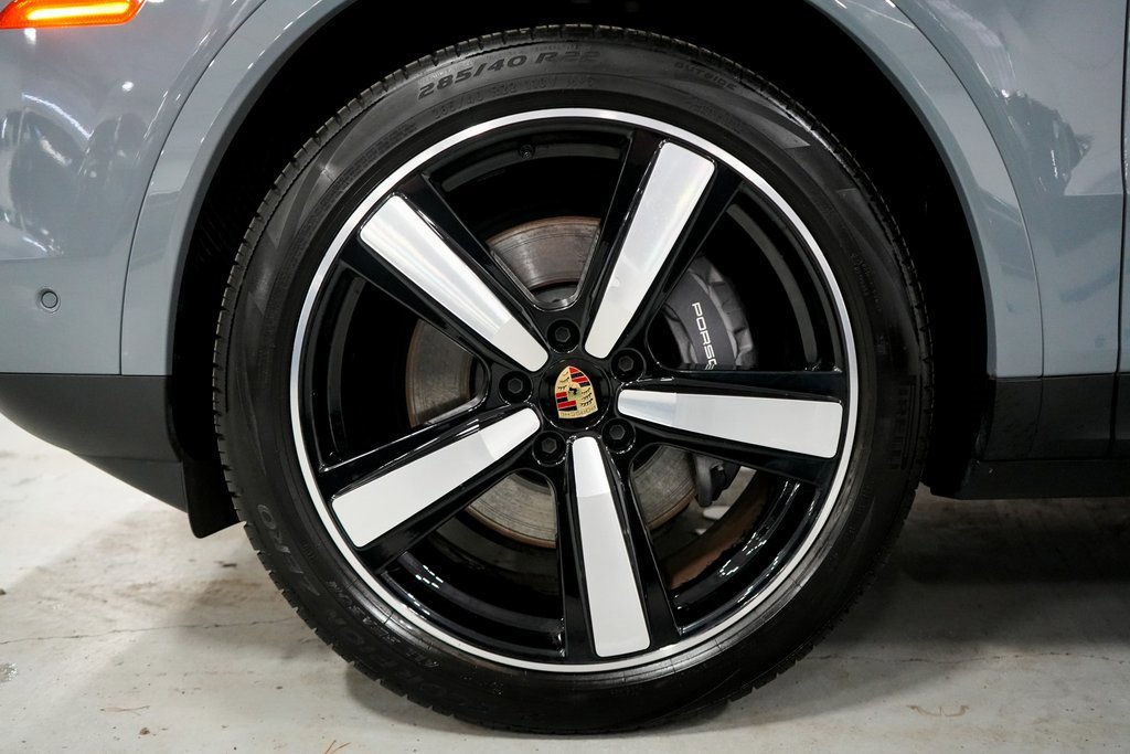 Used 2024 Porsche Cayenne image 27