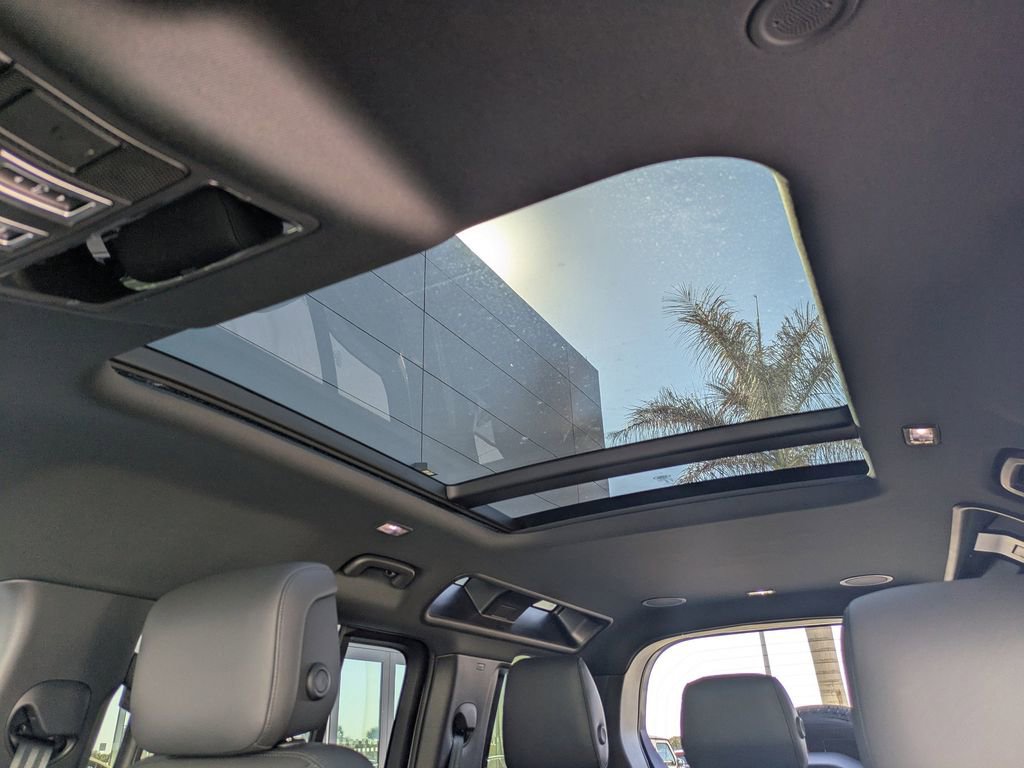 New 2026 Land Rover Defender 110 X-Dynamic SE image 24