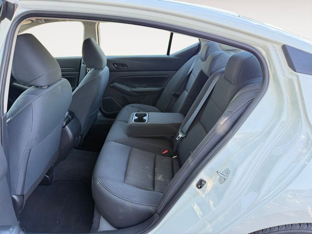 Used 2025 Nissan Altima 2.5 SV image 13