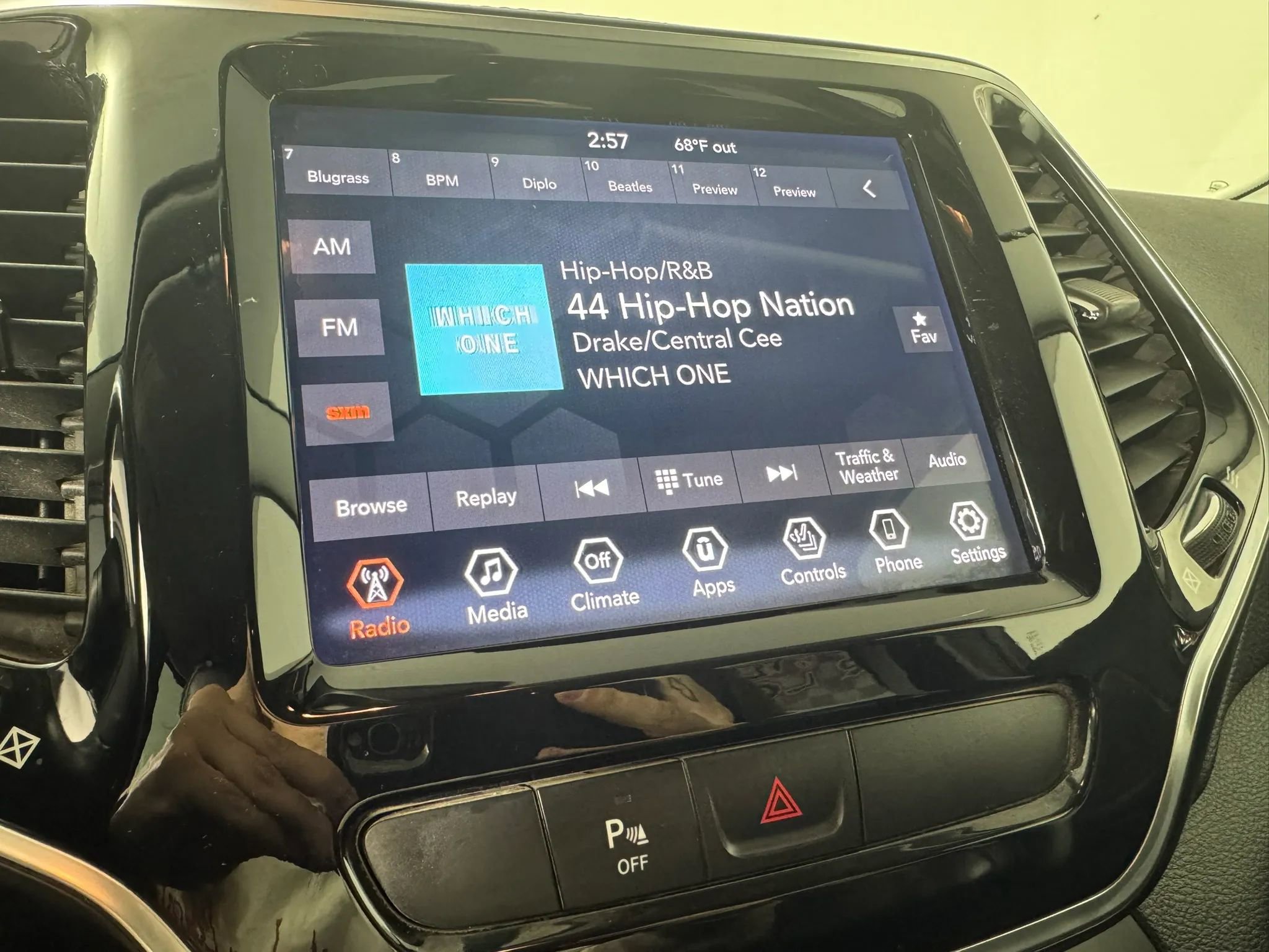 Used 2019 Jeep Cherokee Limited image 17