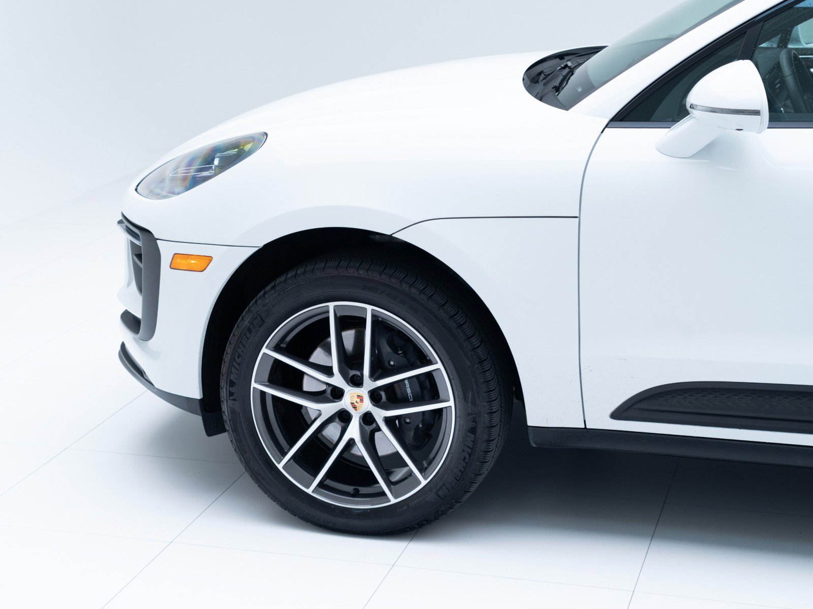 Certified 2025 Porsche Macan image 11