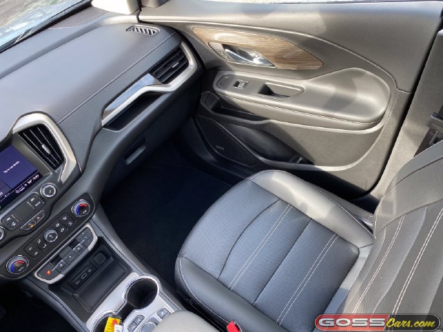 Used 2024 GMC Terrain Denali w/ Denali Premium Package AWD/4WD image 16