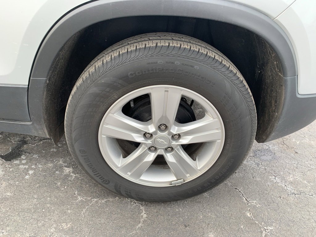 Used 2020 Chevrolet Trax LS w/ Tint and Cruise Package image 11