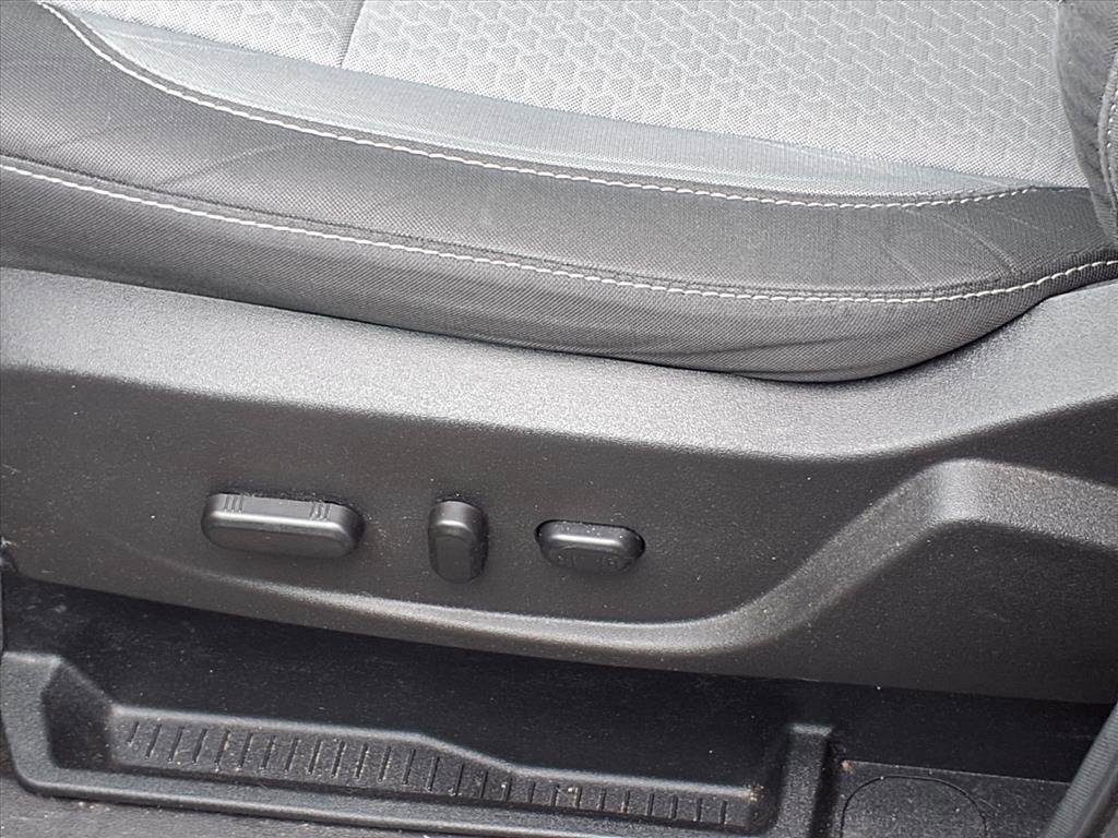 Used 2017 Ford Escape SE w/ Equipment Group 201A image 4