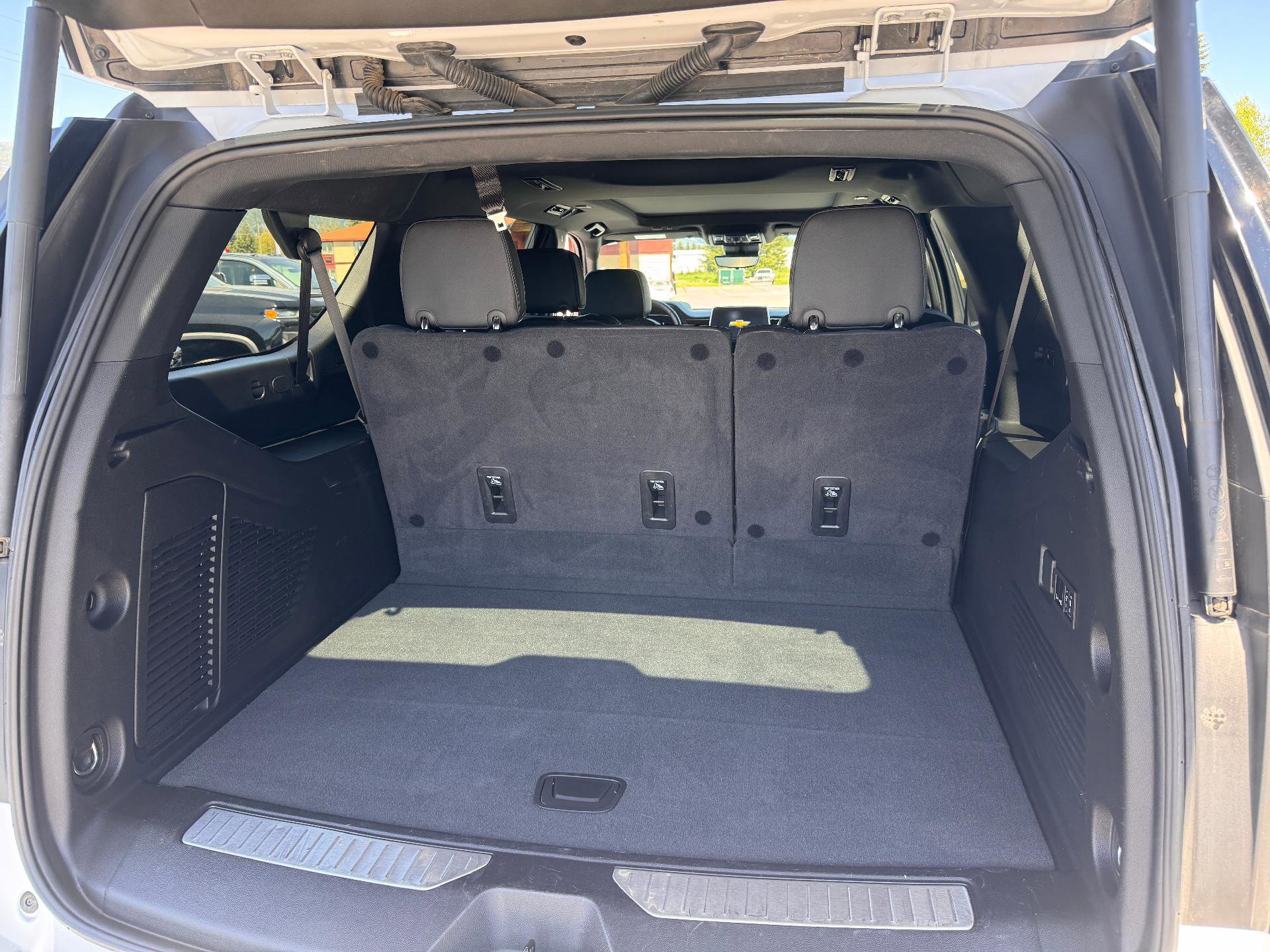 Used 2024 Chevrolet Suburban Premier w/ Premium Package AWD/4WD image 18