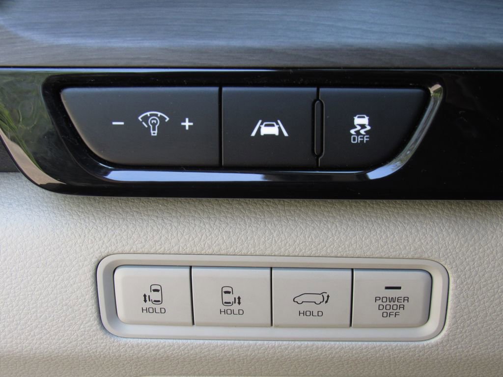 Used 2022 Kia Carnival EX FWD image 37