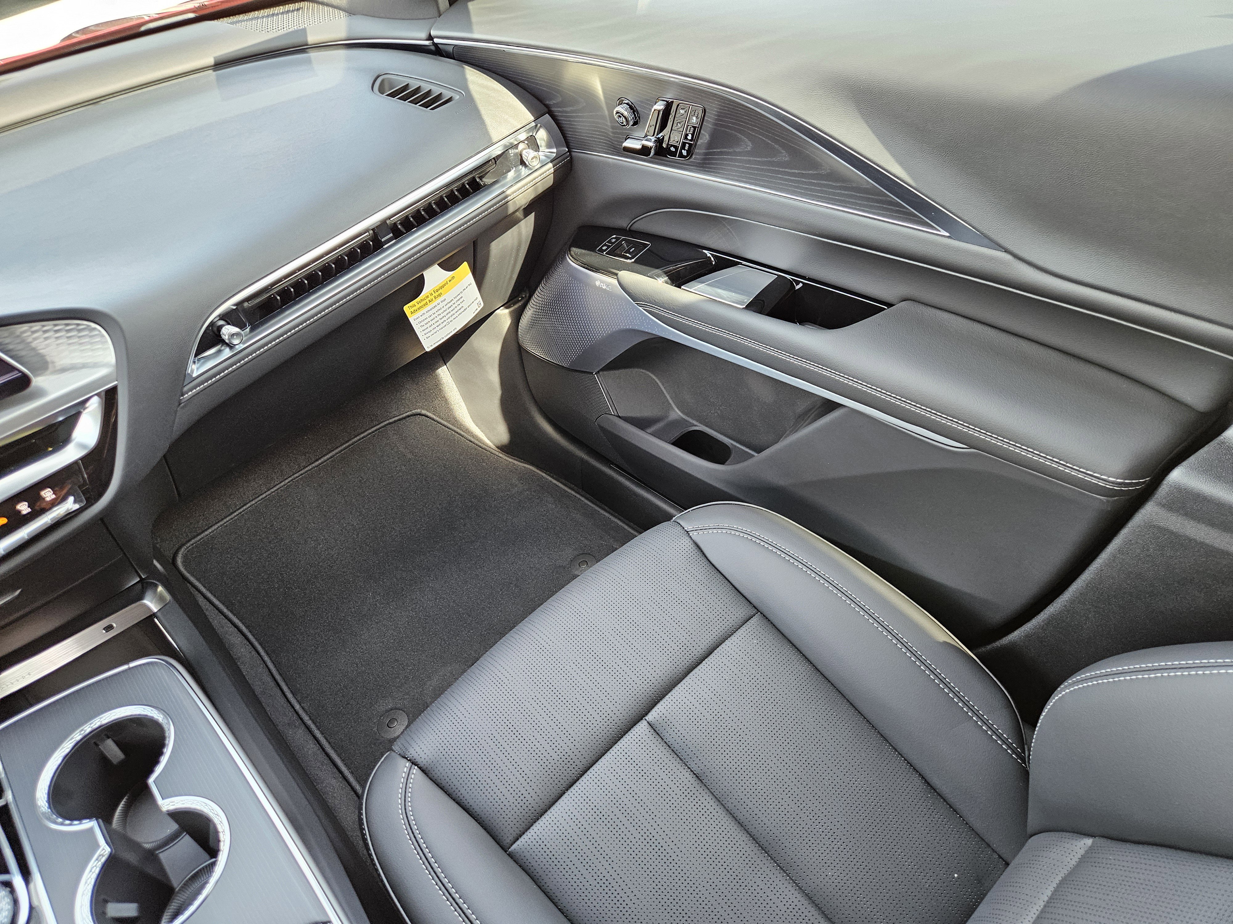 New 2026 Cadillac Lyriq V image 17