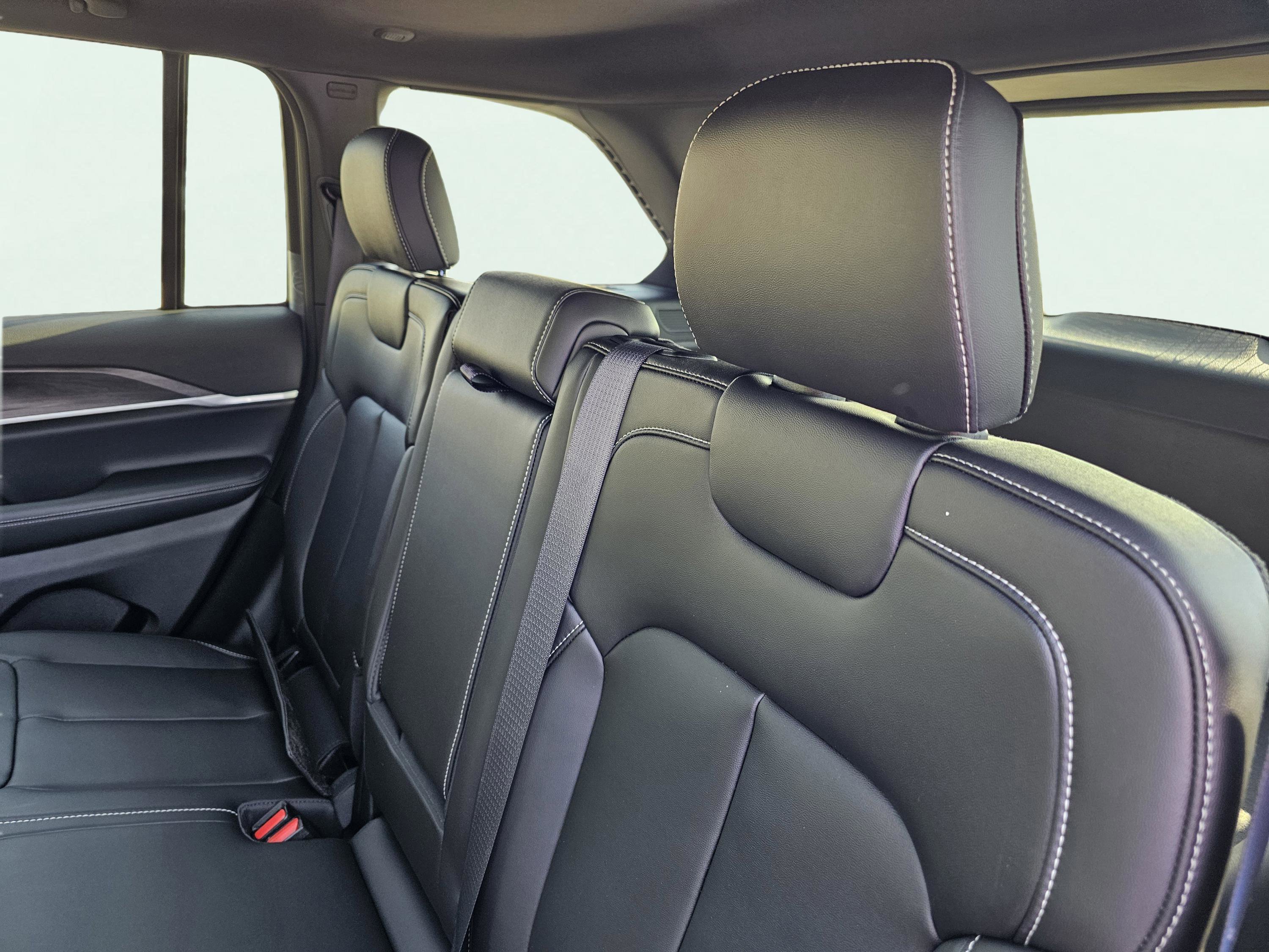 New 2026 Jeep Grand Cherokee Limited w/ Limited Altitude Package image 32