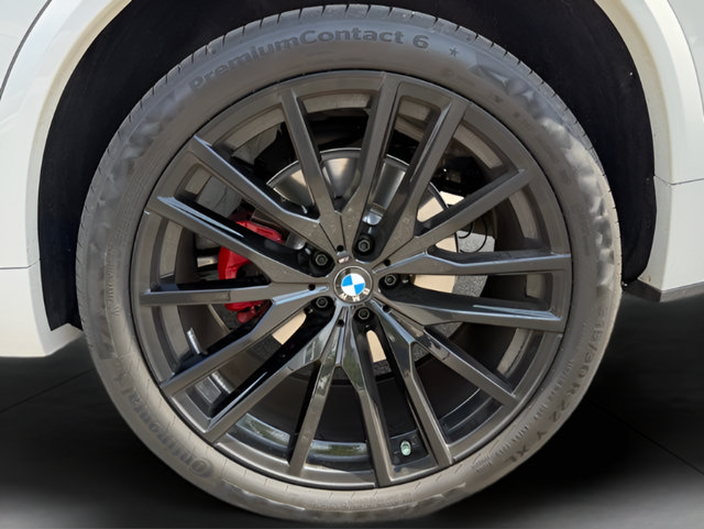 Used 2026 BMW X5 xDrive40i w/ M Sport Package AWD/4WD image 31