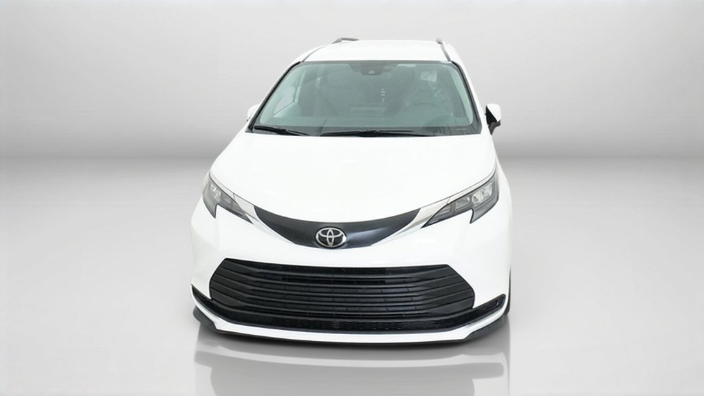 New 2026 Toyota Sienna LE FWD image 2