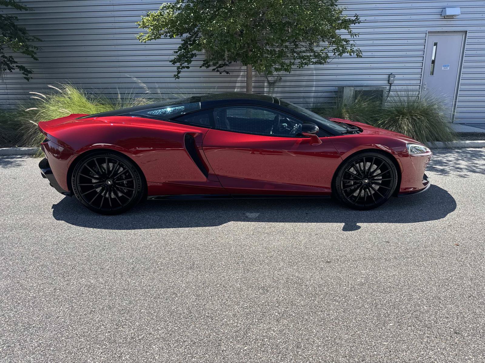 Used 2020 McLaren GT RWD image 5