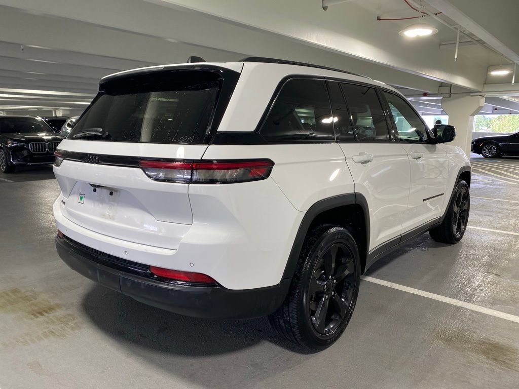 Used 2023 Jeep Grand Cherokee Altitude AWD/4WD image 3