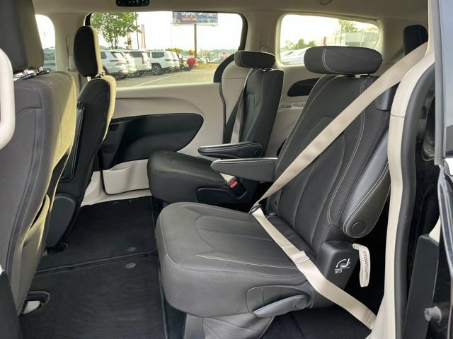 Used 2023 Chrysler Voyager LX FWD image 9