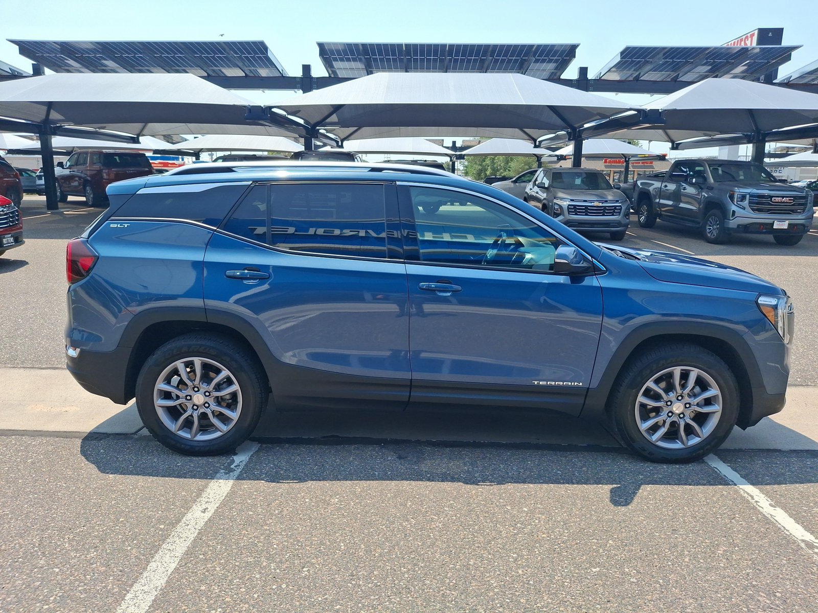 Used 2024 GMC Terrain SLT AWD/4WD image 6