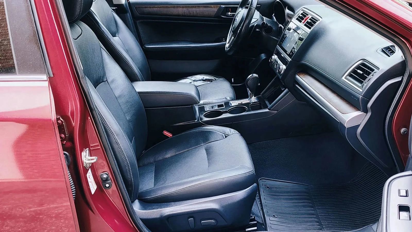 Used 2016 Subaru Outback 3.6R Limited image 17