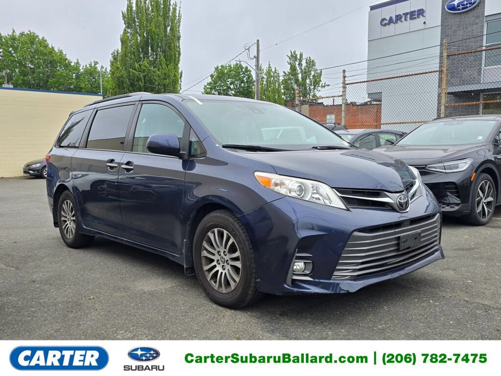 Used 2020 Toyota Sienna XLE w/ XLE Navigation Package FWD image 1
