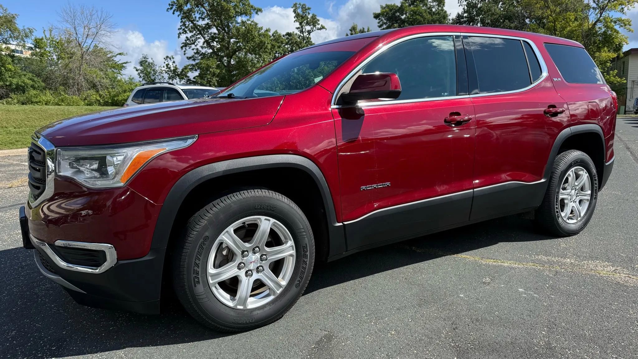 Used 2018 GMC Acadia SLE image 1