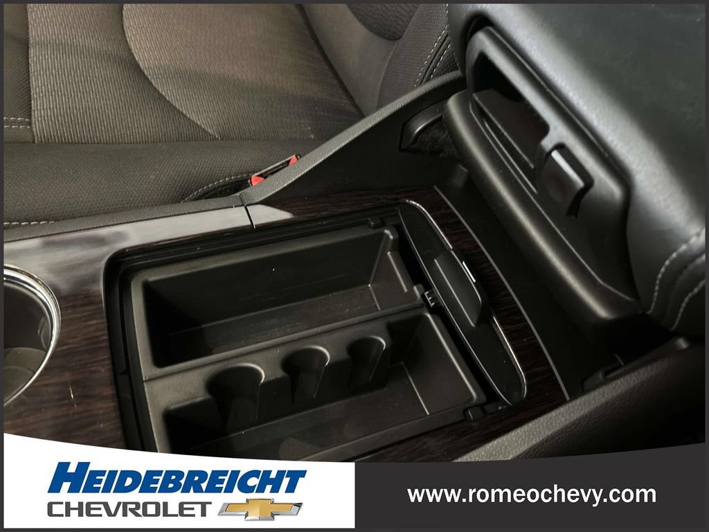 Used 2017 Chevrolet Traverse LT w/ Style and Technology Package FWD image 25