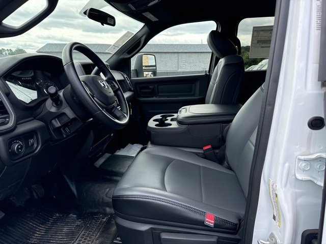 New 2024 RAM 5500 Tradesman w/ Chrome Appearance Group image 10