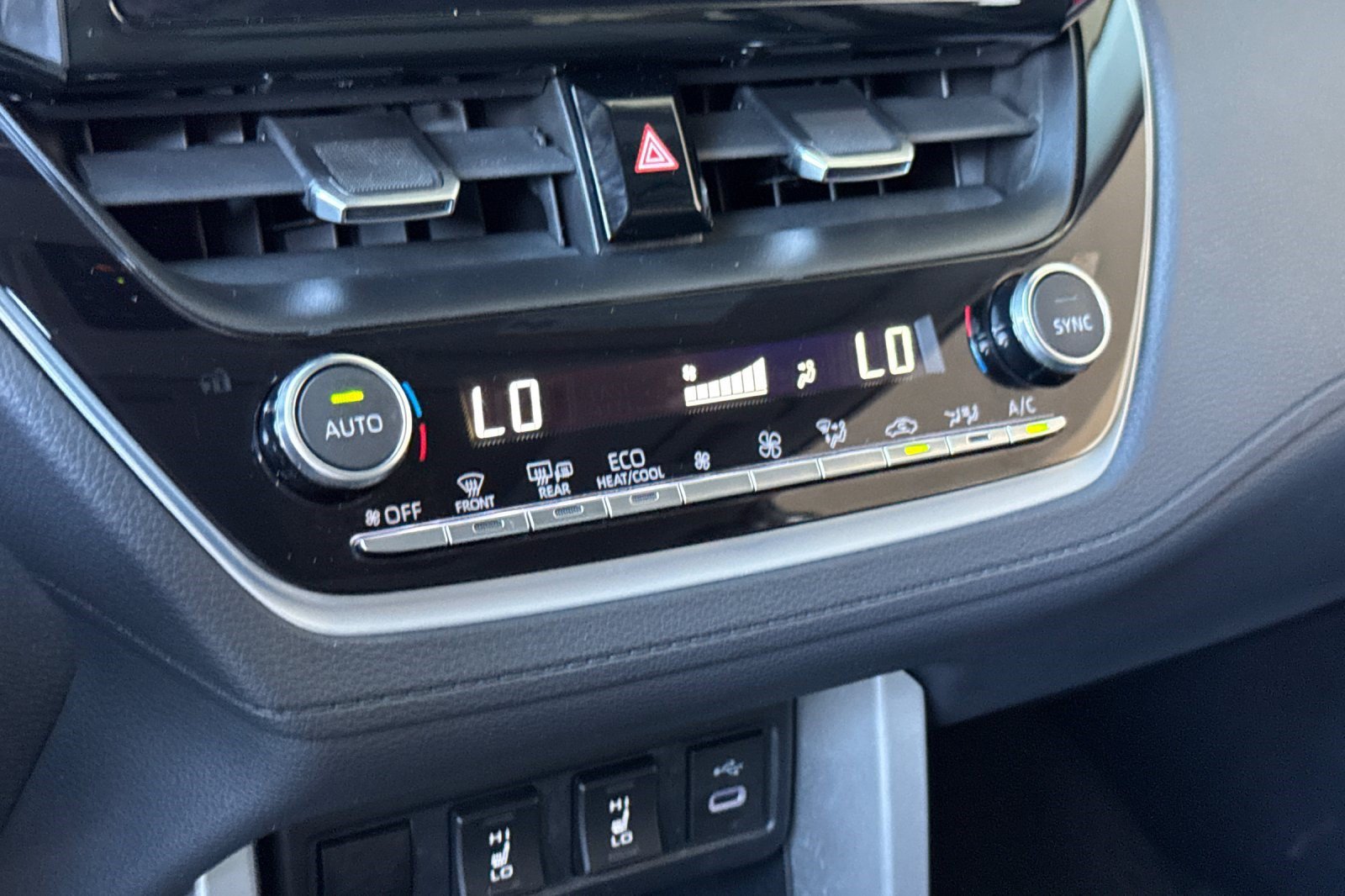 Used 2023 Toyota Corolla Cross XLE w/ Convenience Package FWD image 19