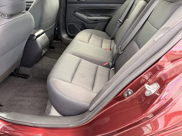 Used 2025 Nissan Altima 2.5 SV FWD image 12