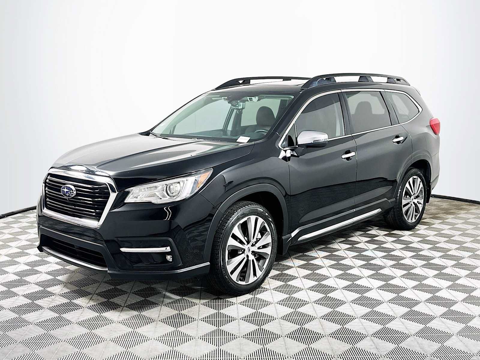 Used 2019 Subaru Ascent Touring w/ Popular Package #2 AWD/4WD image 3