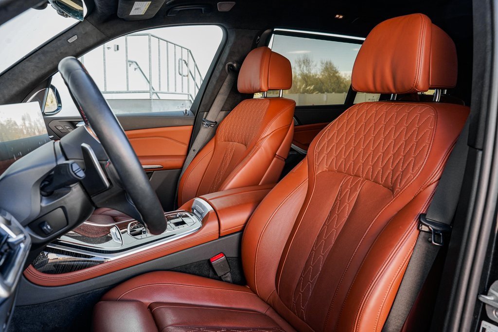 Used 2025 BMW X7 M60i image 18