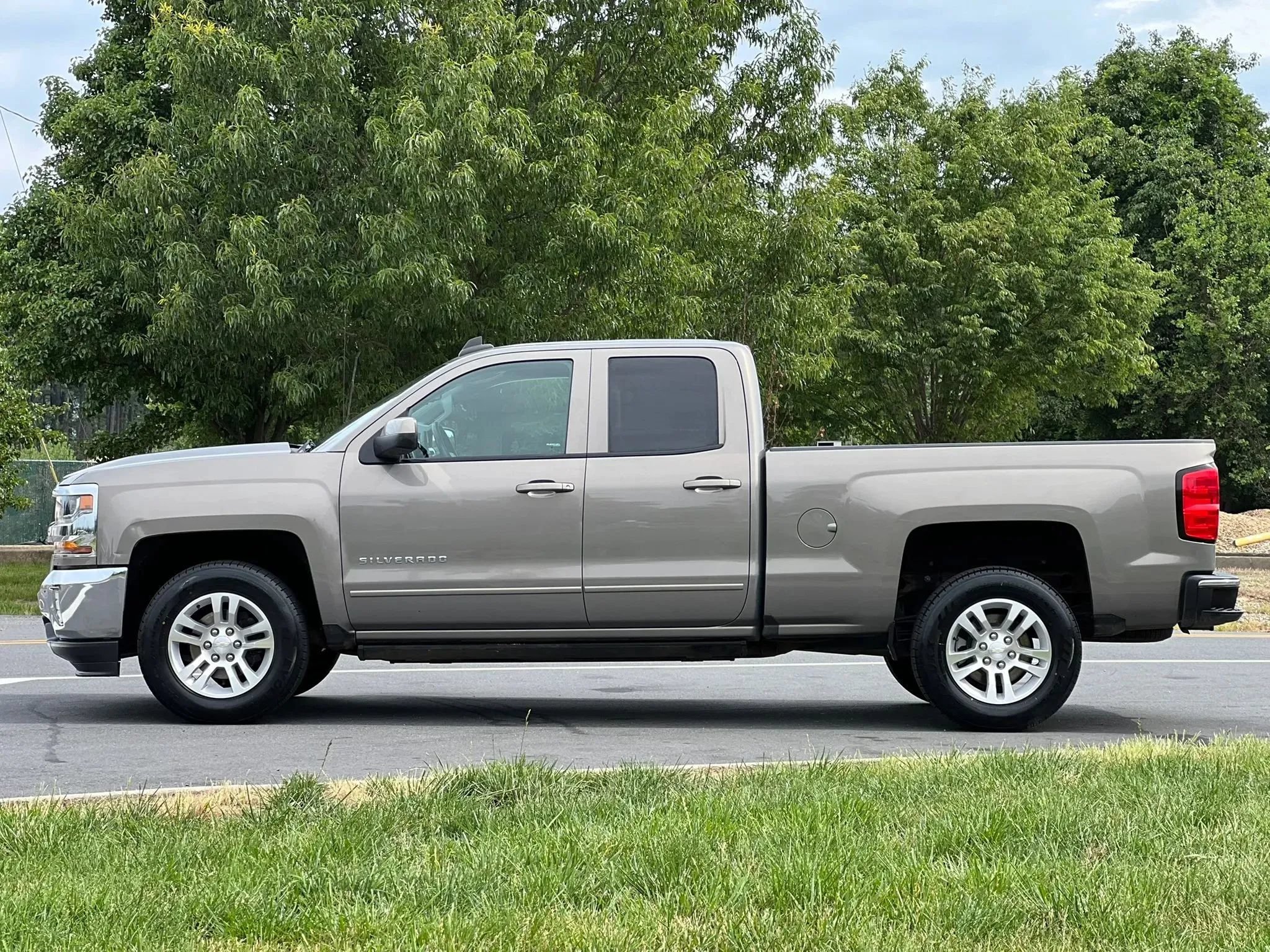 Used 2017 Chevrolet Silverado 1500 LT w/ All Star Edition RWD image 2
