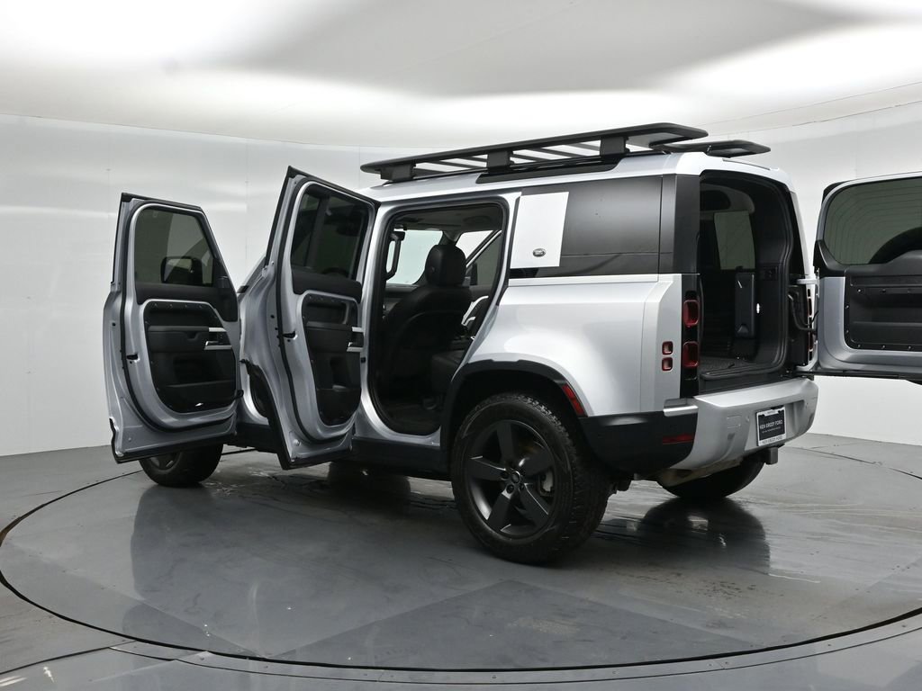 Used 2024 Land Rover Defender 110 S image 34