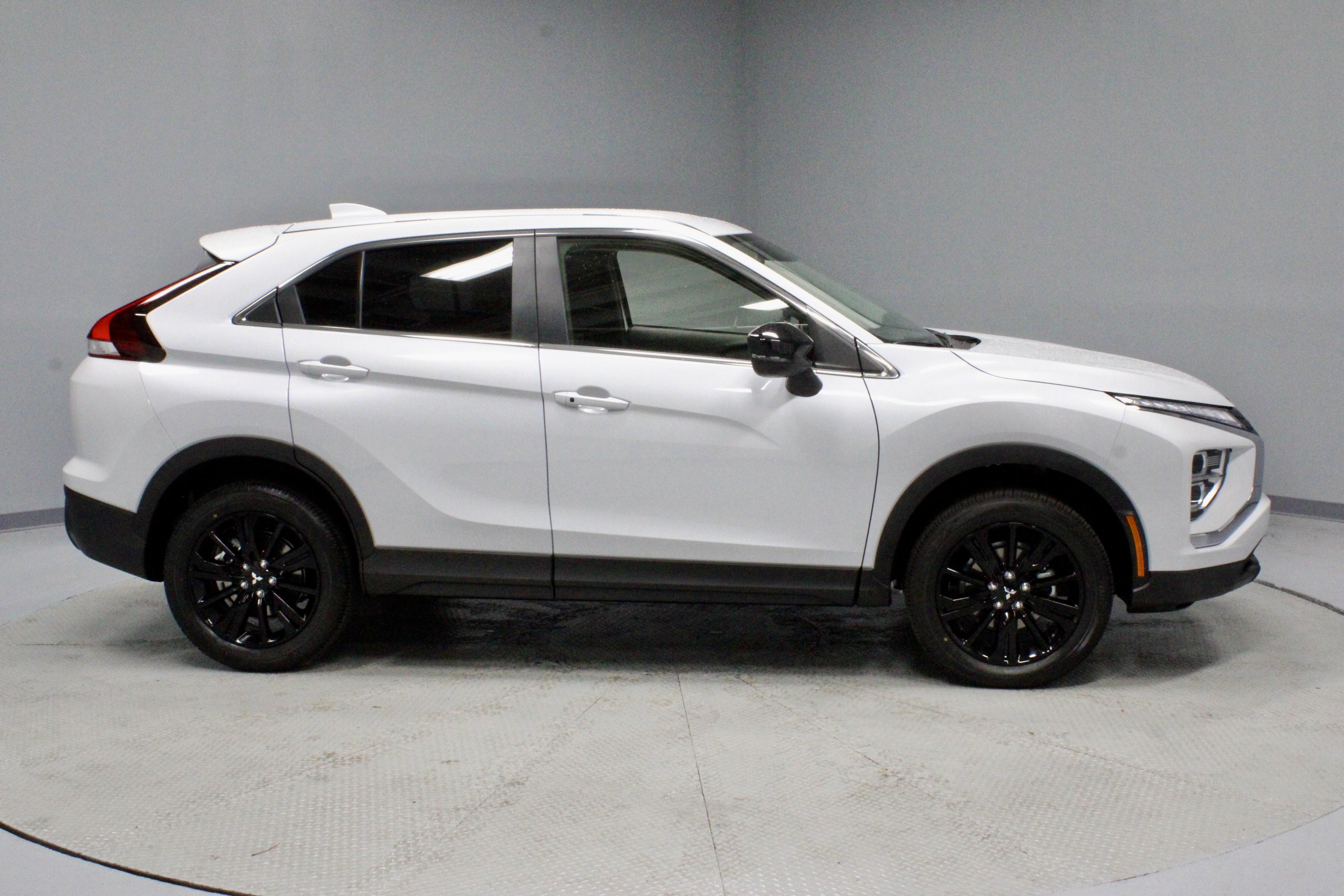 New 2026 Mitsubishi Eclipse Cross LE image 9