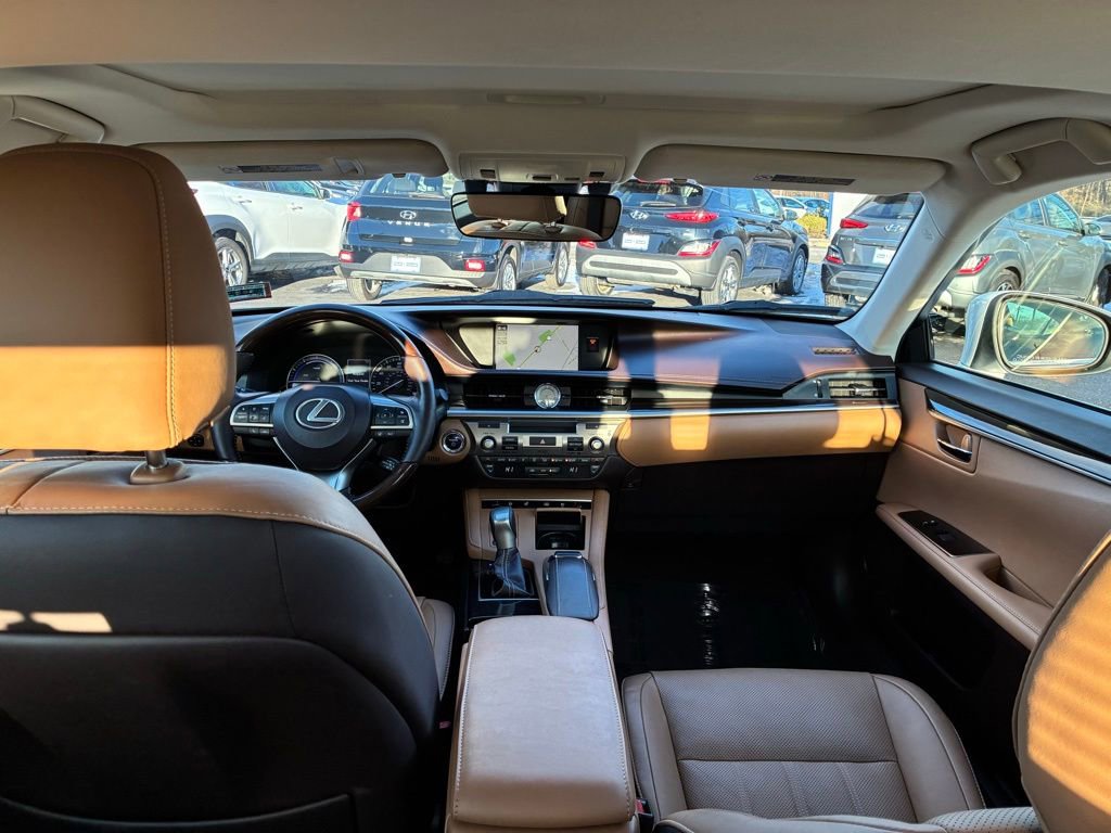 Used 2018 Lexus ES 300h image 15