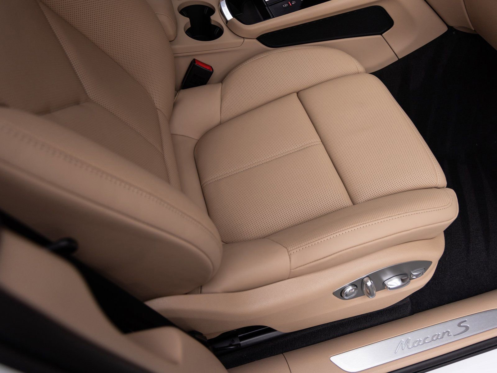 Certified 2026 Porsche Macan S image 34