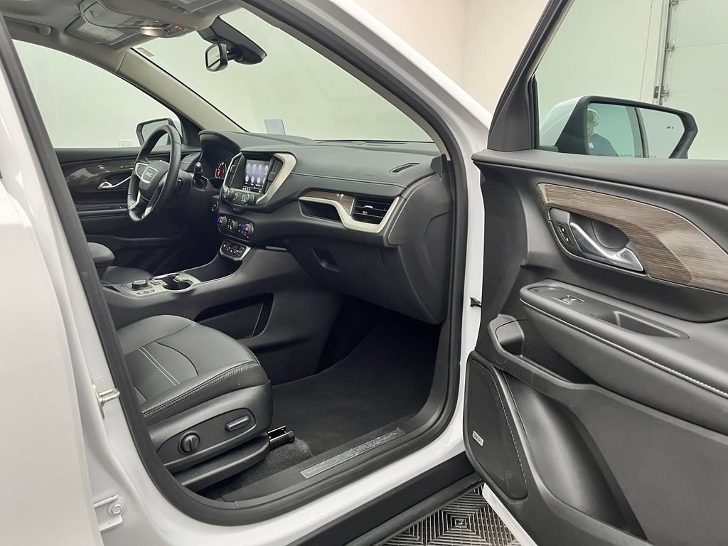 Used 2024 GMC Terrain Denali w/ Denali Premium Package AWD/4WD image 33