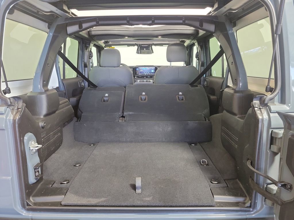 Used 2025 Jeep Wrangler Unlimited Sahara w/ Safety Group AWD/4WD image 27