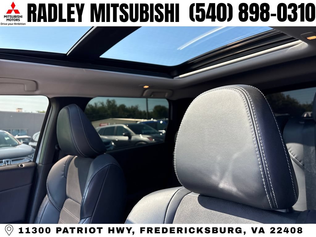 Used 2023 Mitsubishi Outlander SE FWD image 2