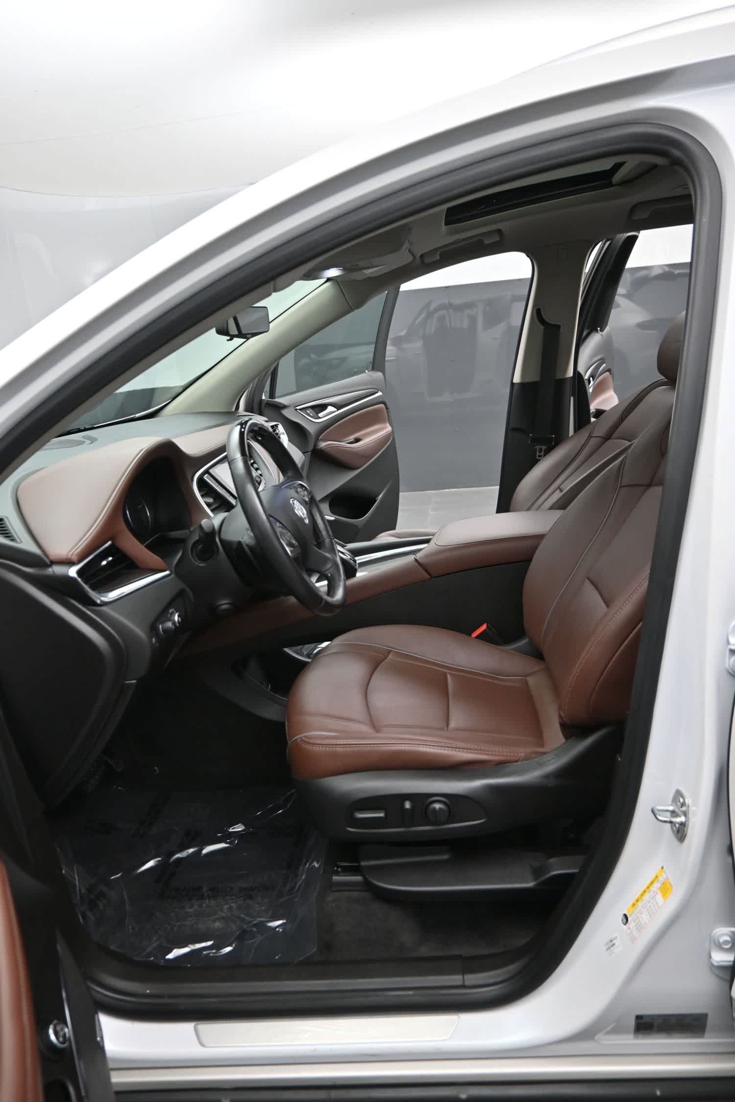 Used 2019 Buick Enclave Avenir w/ Avenir Technology Package AWD/4WD image 16