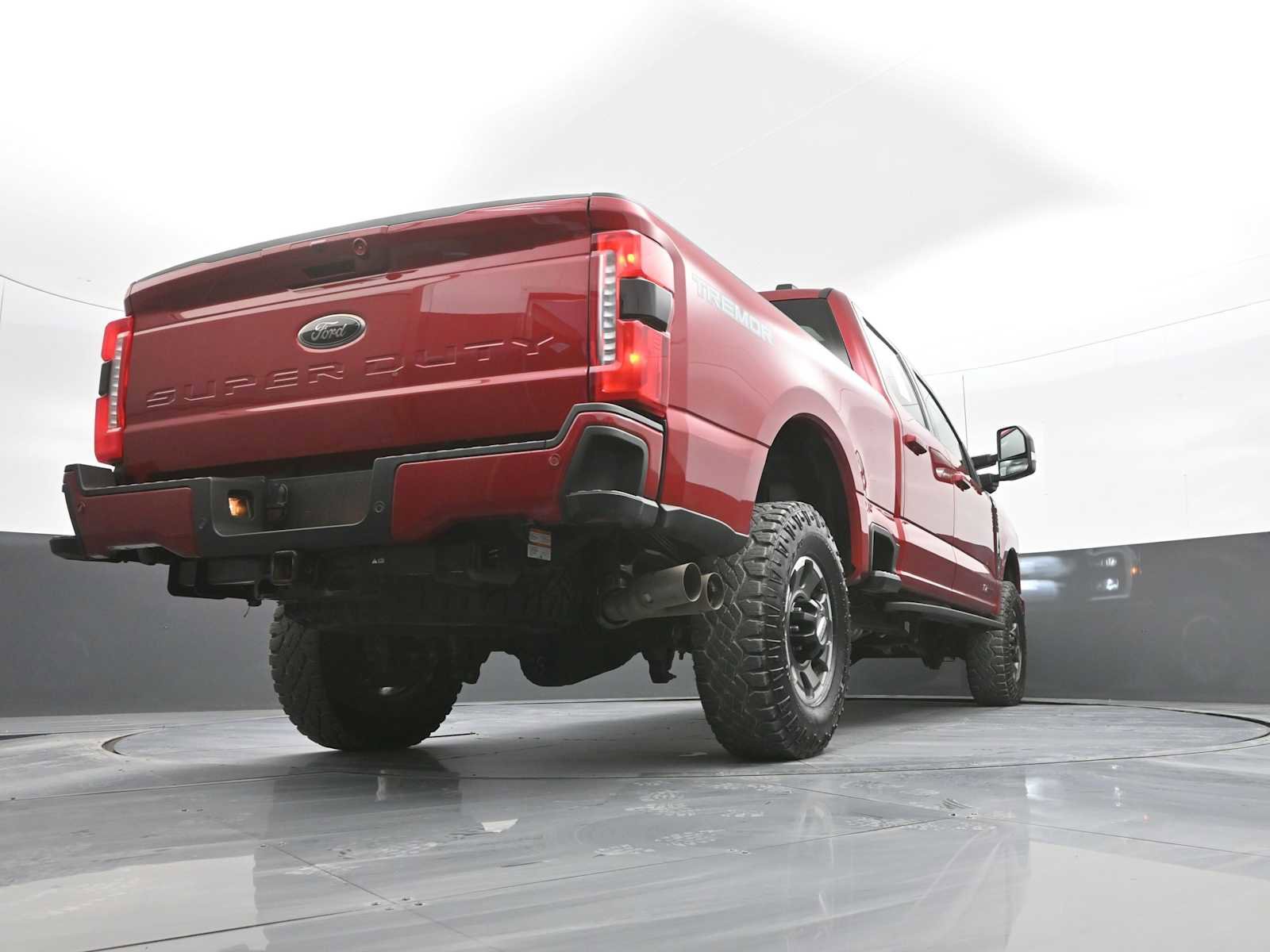 Used 2024 Ford F250 Lariat w/ Tremor Off-Road Package image 23