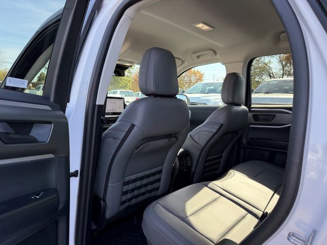 Used 2025 Ford Bronco Sport Badlands image 16