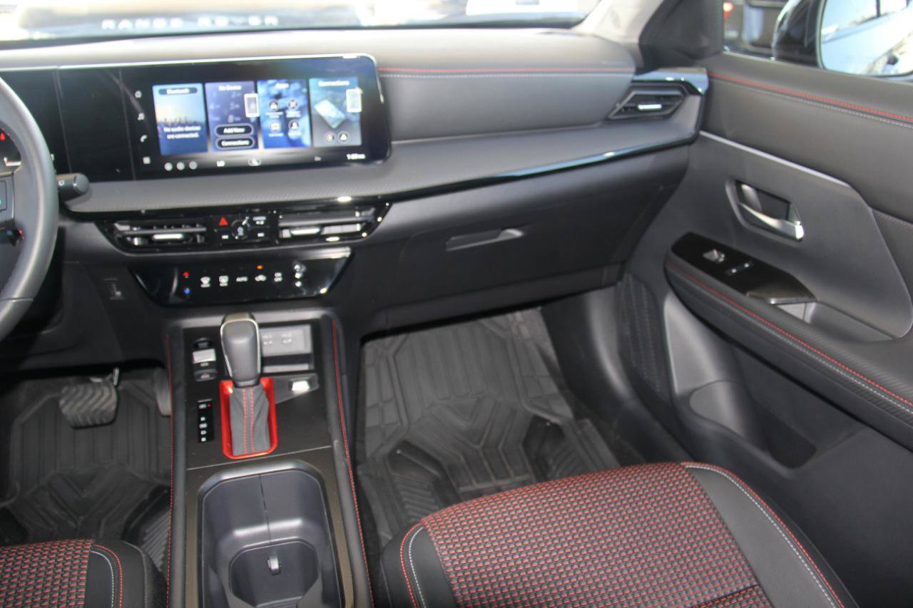 Used 2026 Nissan Kicks SR FWD image 10