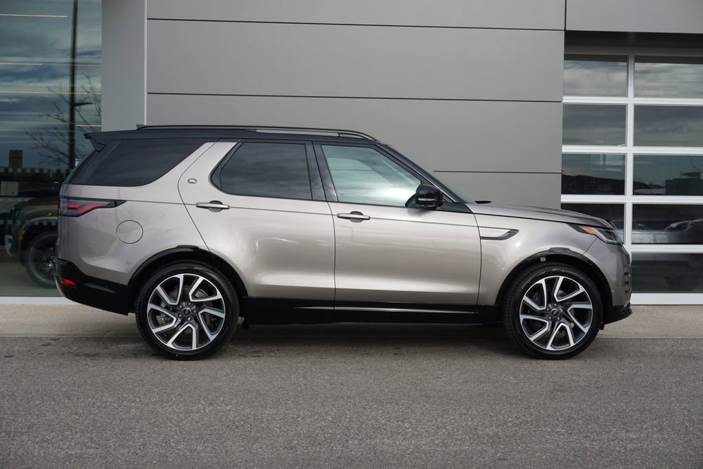 New 2025 Land Rover Discovery Dynamic SE image 7