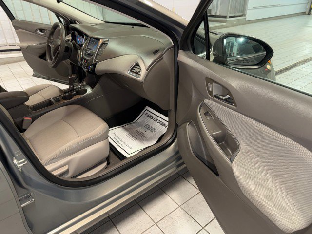Used 2017 Chevrolet Cruze LT w/ Convenience Package image 27