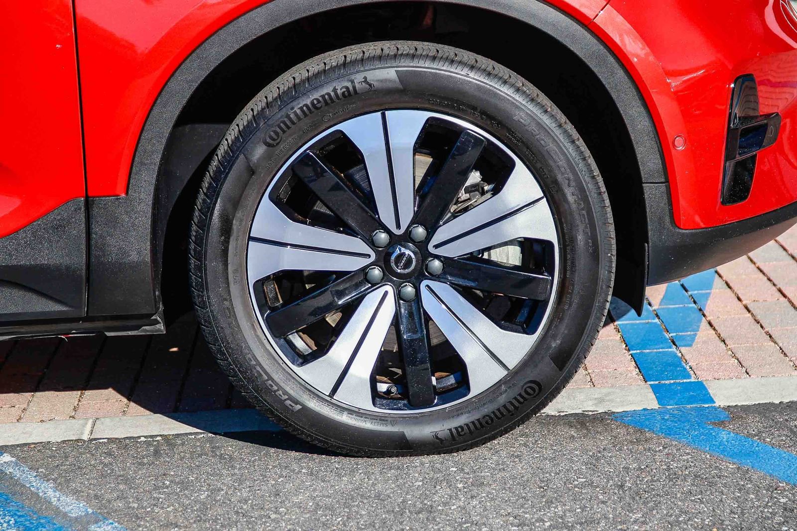 Used 2023 Volvo C40 P8 Recharge Plus image 11