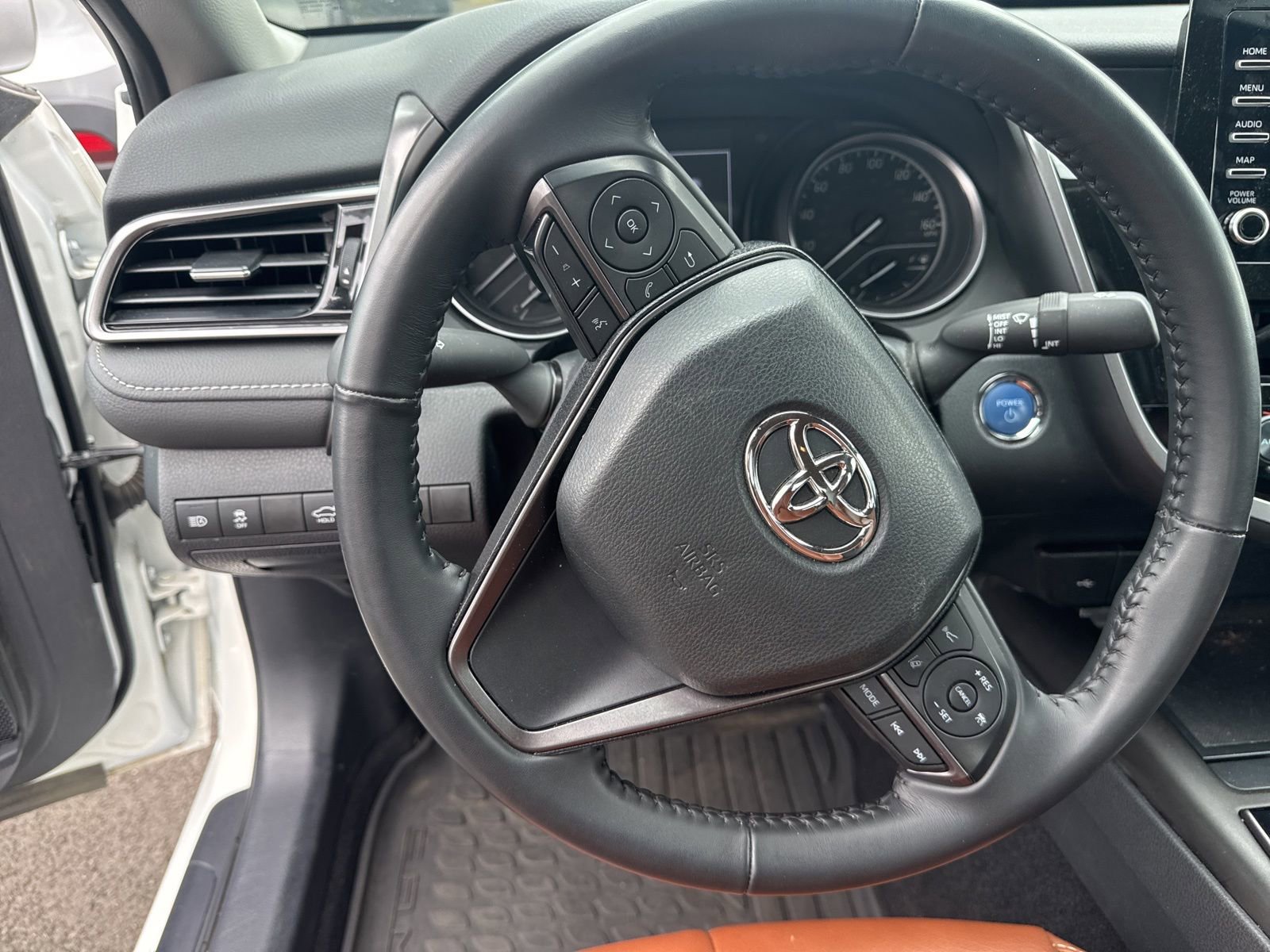 Used 2024 Toyota Camry SE FWD image 11