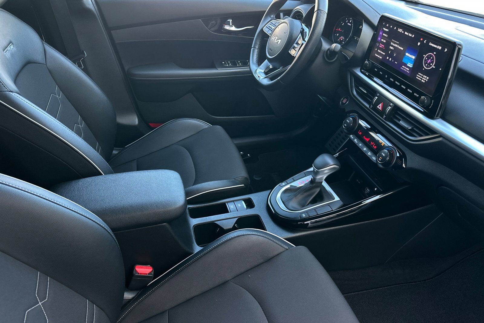 Used 2023 Kia Forte GT-Line w/ GT-Line Premium Package image 15