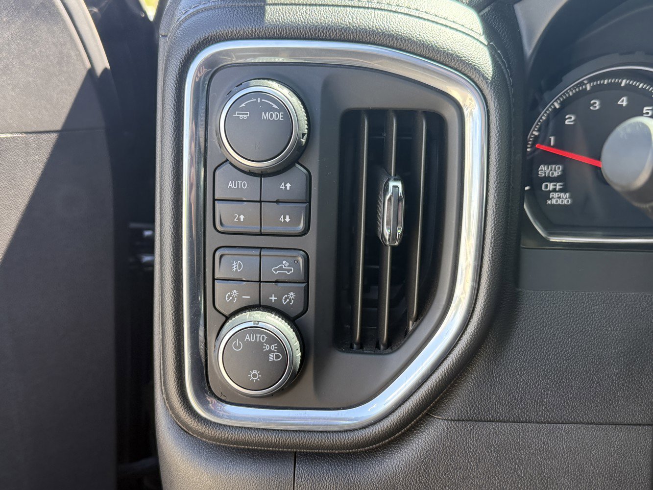 Used 2020 Chevrolet Silverado 1500 LT Trail Boss AWD/4WD image 17