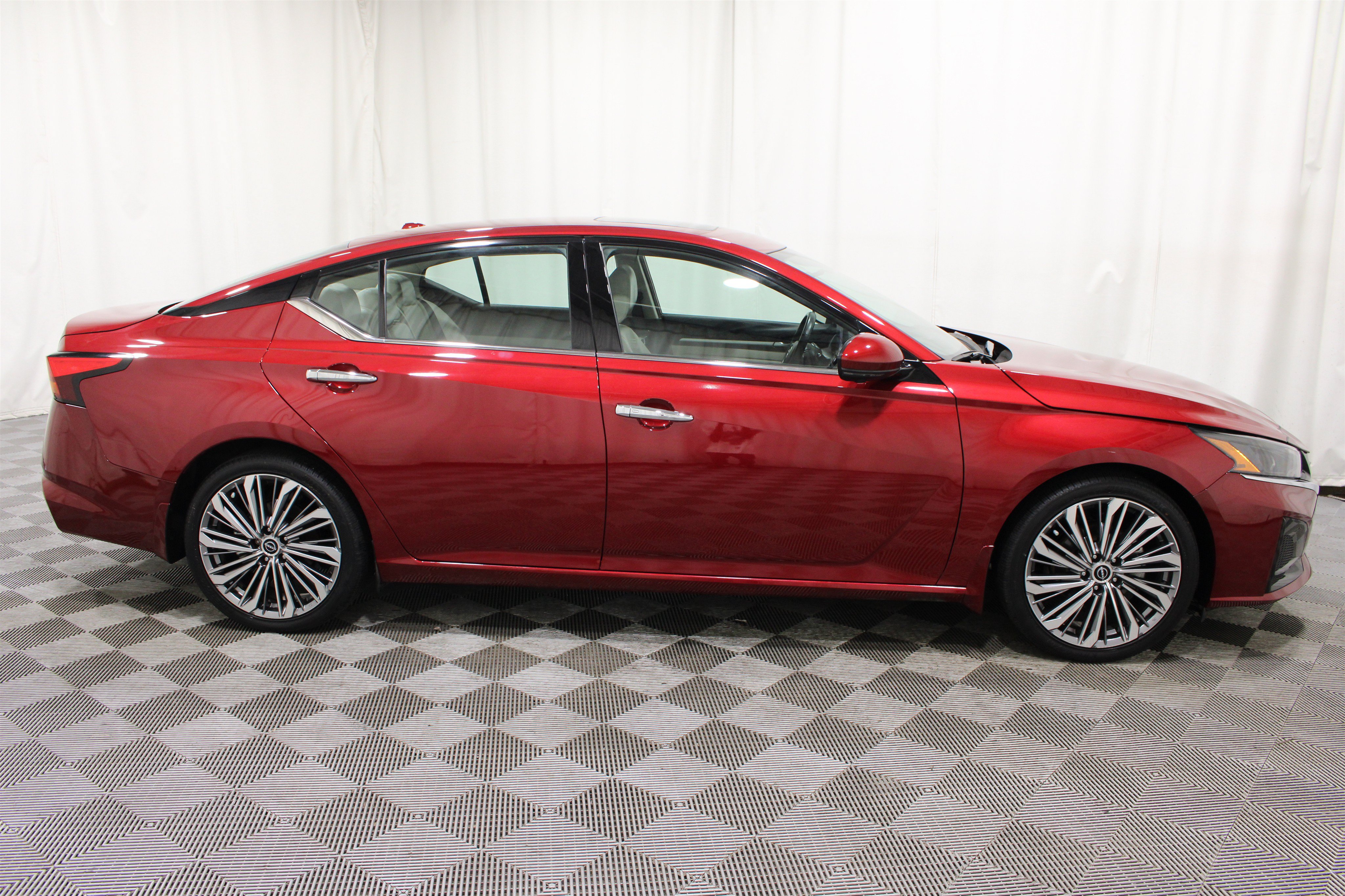 Used 2023 Nissan Altima 2.5 SL FWD image 29