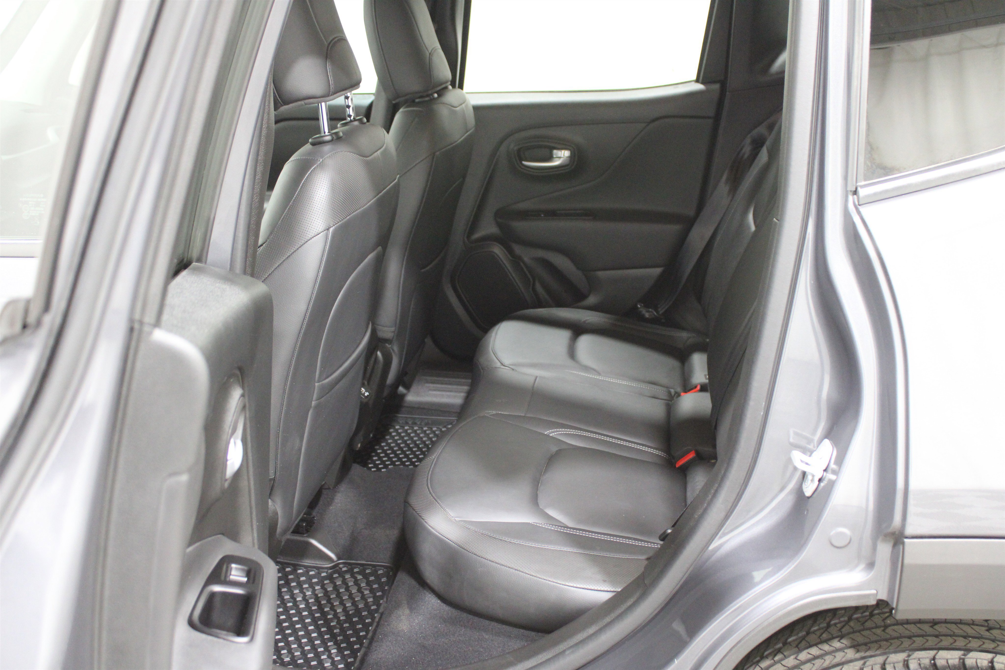 Used 2023 Jeep Renegade Limited image 25