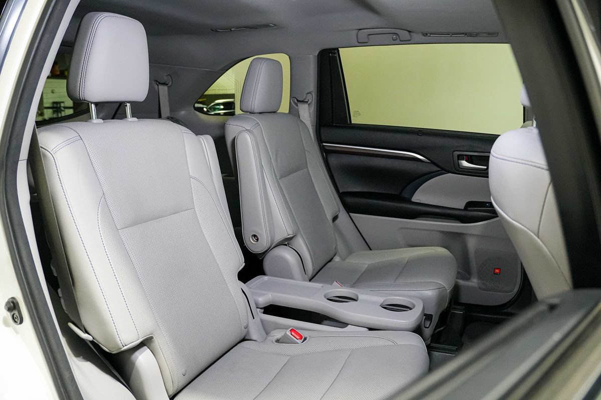 Used 2016 Toyota Highlander Limited FWD image 18