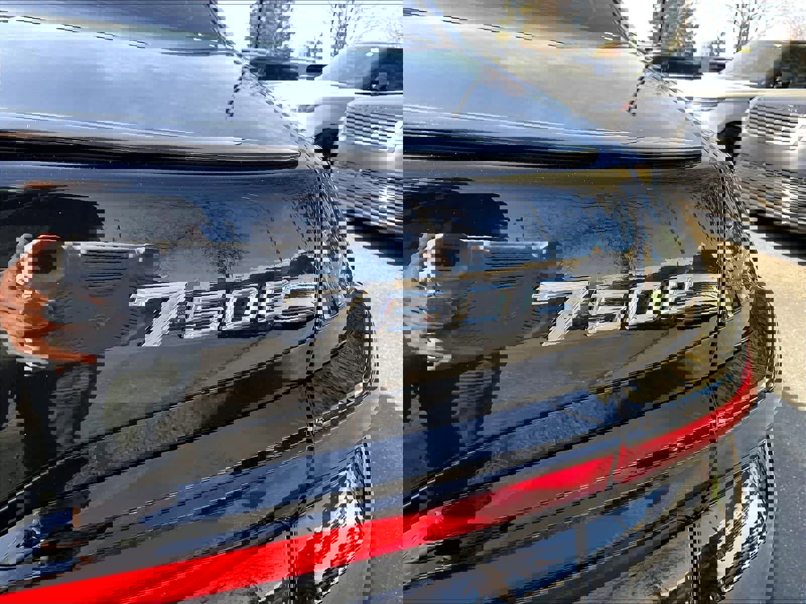 Used 2025 BMW 750e xDrive image 10