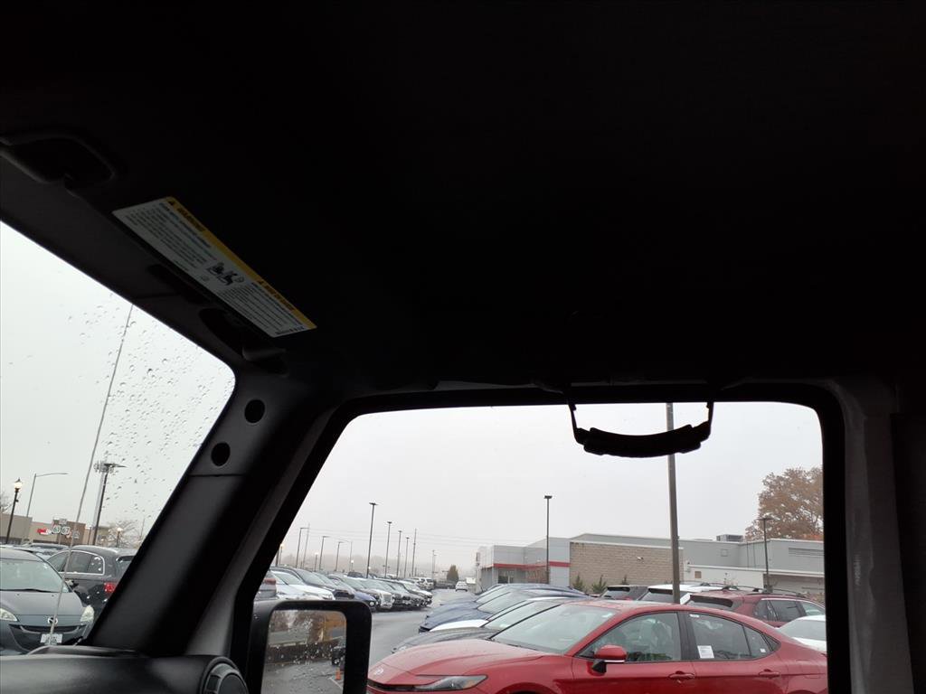 Used 2018 Jeep Wrangler Unlimited Sport image 33